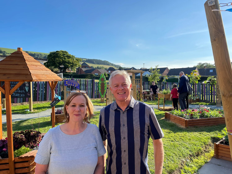 volunteers Fiona Warburton and Mike Bates